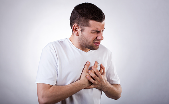 Chest pain is one of the 7 early heart attack symptoms - Khang Shen